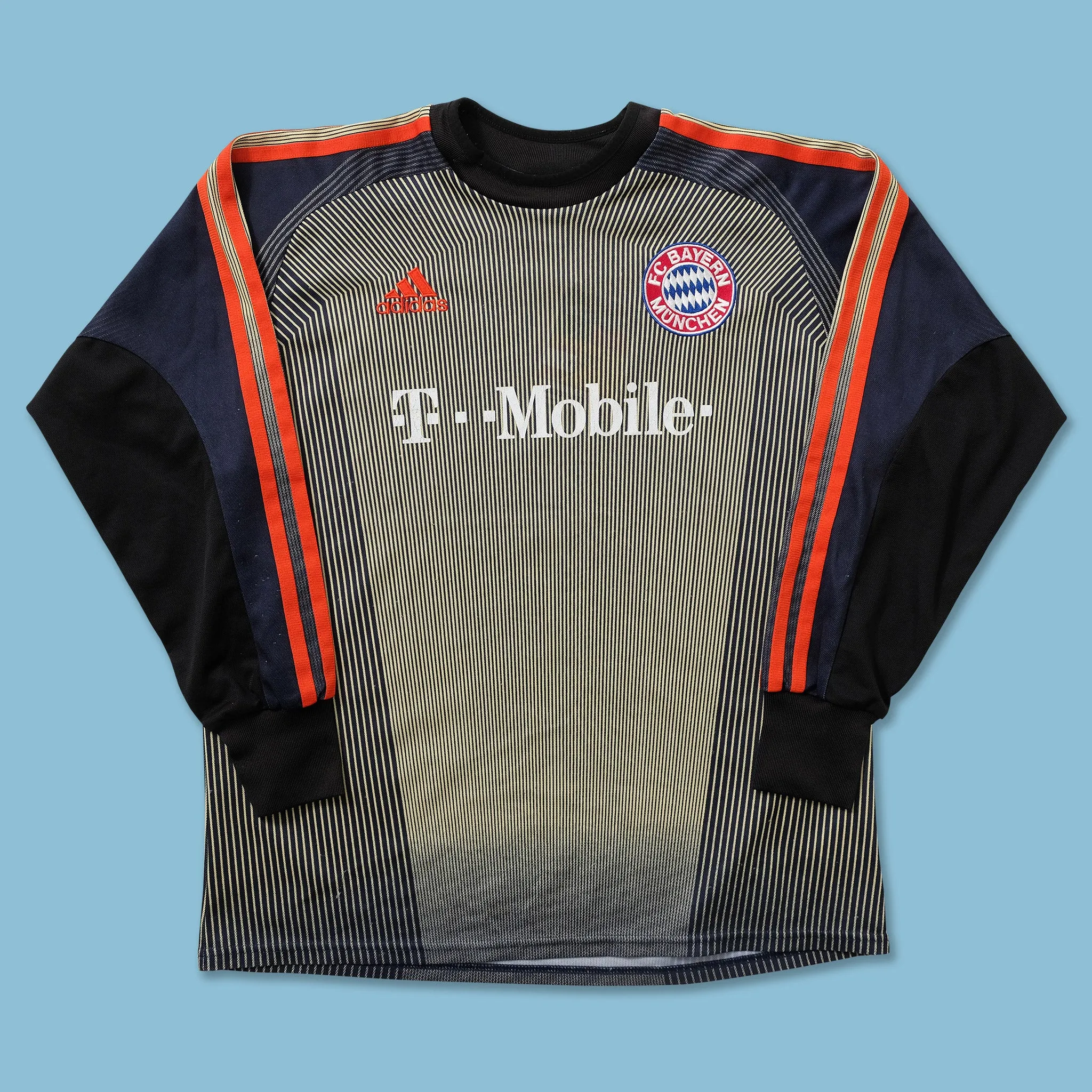 Women's adidas FC Bayern Munich Jersey Small